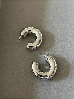 Silver chunky hoops 😍